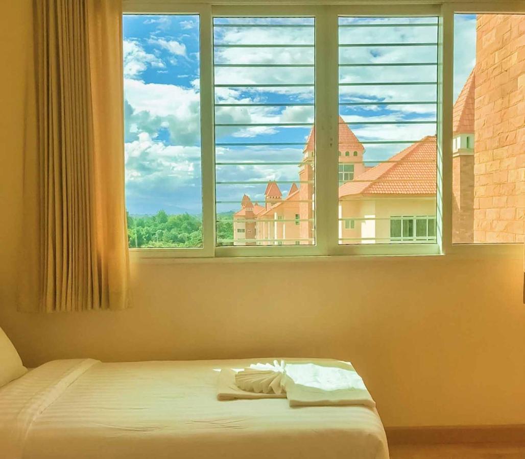 Happy City Golf & Resort Chiang Rai Extérieur photo