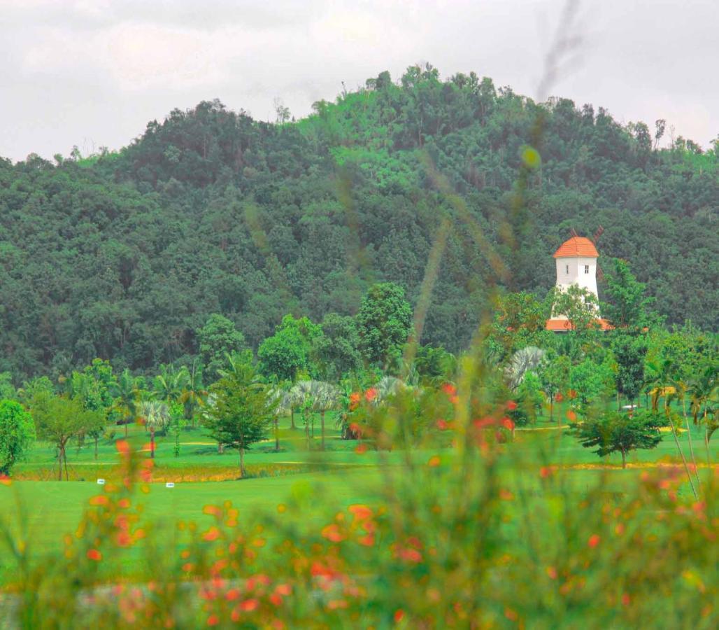 Happy City Golf & Resort Chiang Rai Extérieur photo